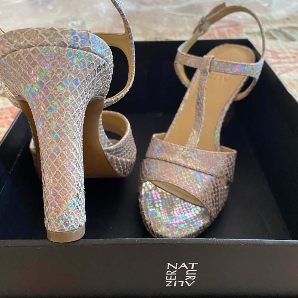 Naturalizer iridescent t-strap sandals